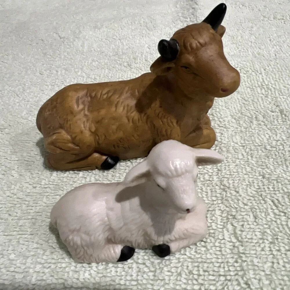 Vintage Unidentified Porcelain COW SHEEP Nativity Replacement Pieces Porcelain
